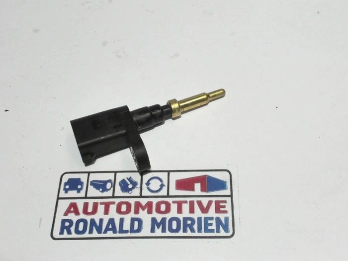 Engine temperature sensor from a Volkswagen Passat Variant (3G5) 2.0 TDI BiTurbo 16V 4Motion 2018