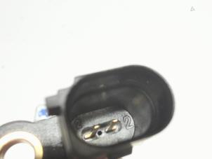 Engine temperature sensor from a Volkswagen Passat Variant (3G5) 2.0 TDI BiTurbo 16V 4Motion 2018