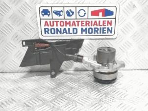 Gebrauchte Wasserpumpe Volkswagen Golf VII (AUA) 1.6 TDI 16V Preis € 85,00 Mit Mehrwertsteuer angeboten von Automaterialen Ronald Morien B.V.
