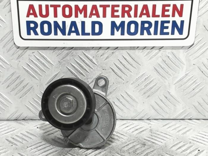 Usados Rodillo tensor correa múltiple Volkswagen Golf VII (AUA) 1.6 TDI 16V Precio € 25,00 IVA incluido ofrecido por Automaterialen Ronald Morien B.V.