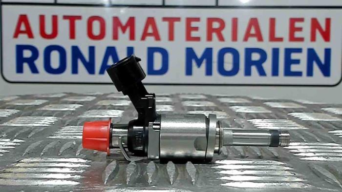 Injector (petrol injection) from a Renault Megane IV Estate (RFBK) 1.2 Energy TCE 100 2020