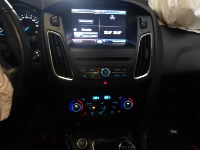 Displays Multi Media Anzeige van een Ford Focus 3 Wagon 1.0 Ti-VCT EcoBoost 12V 125 2015