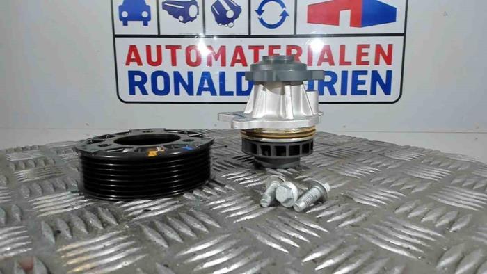 Usagé Pompe à eau Nissan X-Trail (T32) 1.7 dCi All Mode Prix € 50,00 Prix TTC proposé par Automaterialen Ronald Morien B.V.