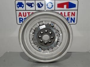 Used Dual mass flywheel Volkswagen Golf VII (AUA) 2.0 GTI 16V Price € 211,75 Inclusive VAT offered by Automaterialen Ronald Morien B.V.