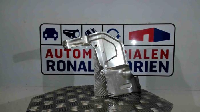 Used Engine cover Volkswagen Golf VIII (CD1) 2.0 TDI SCR Price € 14,99 Inclusive VAT offered by Automaterialen Ronald Morien B.V.