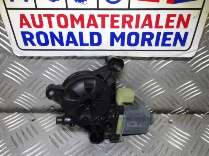 Usados Motor de ventanilla de puerta Volkswagen Golf VIII (CD1) 1.5 TSI 16V Precio € 19,00 IVA incluido ofrecido por Automaterialen Ronald Morien B.V.