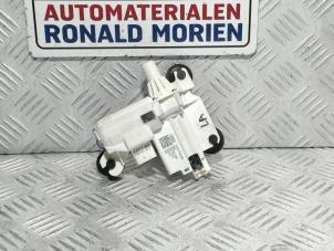 Used Motor for power front door closer, left Audi A6 (C8) 3.0 V6 24V 55 TFSI Mild hybrid Quattro Price € 75,00 Inclusive VAT offered by Automaterialen Ronald Morien B.V.