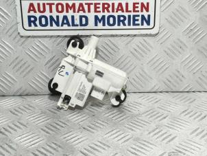 Used Motor for power front door closer, right Audi A6 (C8) 3.0 V6 24V 55 TFSI Mild hybrid Quattro Price € 75,00 Inclusive VAT offered by Automaterialen Ronald Morien B.V.