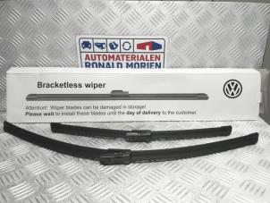 New Set of wiper blades Volkswagen Golf VII (AUA) 1.6 TDI BlueMotion 16V Price € 14,99 Inclusive VAT offered by Automaterialen Ronald Morien B.V.