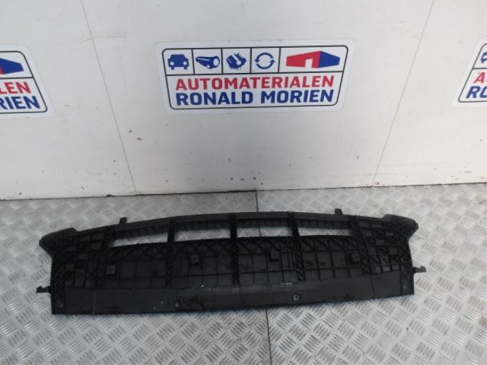 Front bumper cover from a Audi Q5 (8RB) 2.0 TFSI 16V Hybrid Quattro 2012