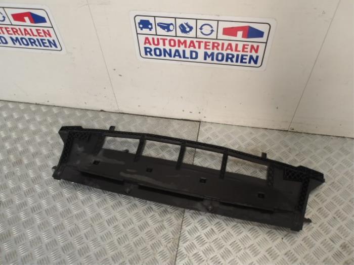 Front bumper cover from a Audi Q5 (8RB) 2.0 TFSI 16V Hybrid Quattro 2012