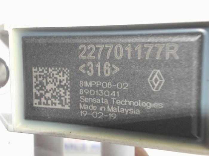 Sensor de filtro de hollín de un Vauxhall Vivaro B Combi 1.6 CDTI 95 2020