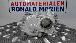 Usagé Support pompe diesel Ford Kuga II (DM2) 2.0 TDCi 16V 150 4x4 Van Prix € 75,00 Règlement à la marge proposé par Automaterialen Ronald Morien B.V.