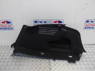 Usados Tapizado de maletero Audi A4 (B9) 2.0 TDI 16V Precio € 99,00 IVA incluido ofrecido por Automaterialen Ronald Morien B.V.
