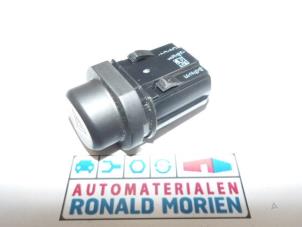 Used Panic lighting switch Opel Astra Mk.7 1.4 16V Price € 9,99 Inclusive VAT offered by Automaterialen Ronald Morien B.V.