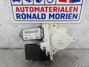 Used Door window motor Seat Altea (5P1) 2.0 TDI 16V Price € 25,00 Margin scheme offered by Automaterialen Ronald Morien B.V.