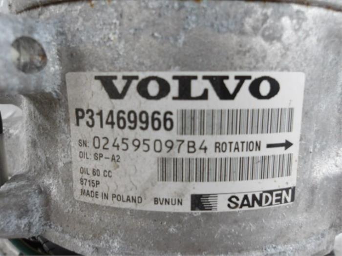 Klimapumpe van een Volvo V40 Cross Country (MZ) 2.0 T3 16V 2018