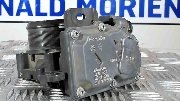 Gebrauchte Drosselklappengehäuse Ford S-Max (WPC) 2.0 TDCi 150 16V 4x4 Preis € 45,00 Margenregelung angeboten von Automaterialen Ronald Morien B.V.