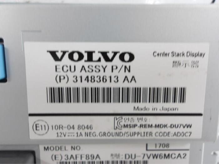 Anzeige Innen van een Volvo V40 Cross Country (MZ) 2.0 T3 16V 2018