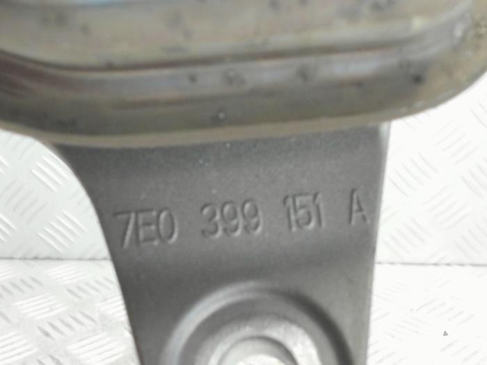 Engine mount from a Volkswagen Transporter/Caravelle T6 2.0 TDI 150 2022