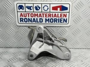 Engine mount from a Volkswagen Transporter/Caravelle T6 2.0 TDI 150 2022
