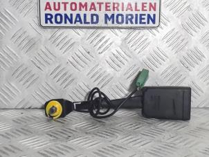 Used Front seatbelt buckle, left Volvo V40 Cross Country (MZ) 2.0 T3 16V Price € 15,00 Margin scheme offered by Automaterialen Ronald Morien B.V.