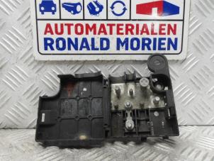 Usagé Porte fusible Audi A4 (B8) 1.8 TFSI 16V Prix € 10,00 Règlement à la marge proposé par Automaterialen Ronald Morien B.V.