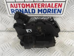 Usagé Serrure avant droite Audi Q3 (F3B) 2.0 35 TDI 16V Prix € 25,00 Prix TTC proposé par Automaterialen Ronald Morien B.V.