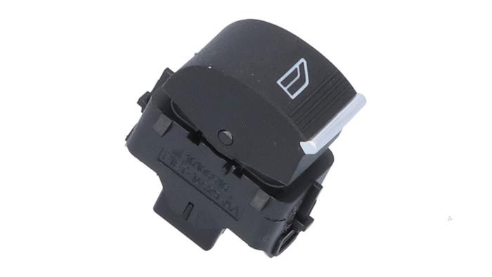 Usados Interruptor de ventanilla eléctrica Ford Kuga II (DM2) 1.5 EcoBoost 16V 4x4 Precio € 8,26 Norma de margen ofrecido por Automaterialen Ronald Morien B.V.