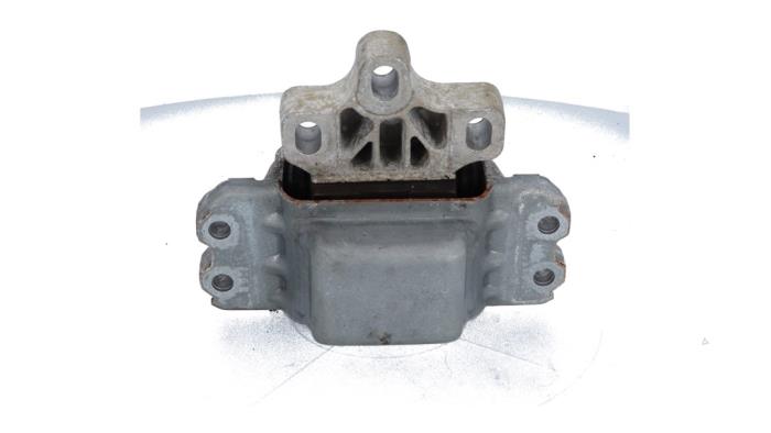 Usagé Support boîte de vitesses Volkswagen Scirocco (137/13AD) 2.0 TSI 16V Prix € 29,00 Règlement à la marge proposé par Automaterialen Ronald Morien B.V.