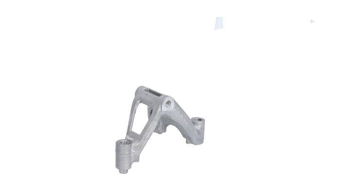 Usagé Support dynamo haut Volkswagen Transporter/Caravelle T6 2.0 TDI 204 4Motion Prix € 29,00 Prix TTC proposé par Automaterialen Ronald Morien B.V.