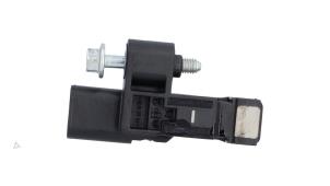 Usados Sensor de cigüeñal Peugeot 3008 II (M4/MC/MJ/MR) 1.6 e-THP 165 16V Precio € 20,00 IVA incluido ofrecido por Automaterialen Ronald Morien B.V.