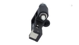 Usados Sensor de cigüeñal Peugeot 3008 II (M4/MC/MJ/MR) 1.6 e-THP 165 16V Precio € 20,00 IVA incluido ofrecido por Automaterialen Ronald Morien B.V.