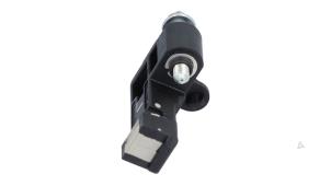 Usados Sensor de cigüeñal Peugeot 3008 II (M4/MC/MJ/MR) 1.6 e-THP 165 16V Precio € 20,00 IVA incluido ofrecido por Automaterialen Ronald Morien B.V.