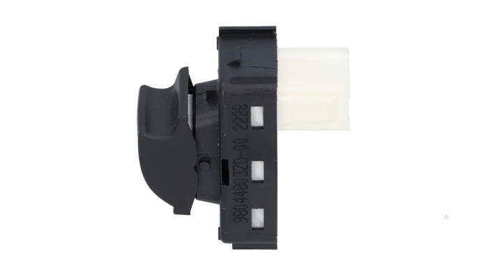 Usados Interruptor de ventanilla eléctrica Opel Combo Cargo 1.6 CDTI 100 Precio € 5,00 Norma de margen ofrecido por Automaterialen Ronald Morien B.V.