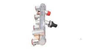Neuf Distributeur de carburant Dacia Duster (SR) 1.3 TCE 150 16V Prix € 95,00 Prix TTC proposé par Automaterialen Ronald Morien B.V.