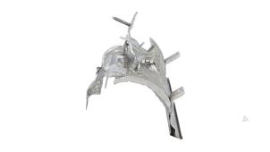 Usagé Bouclier thermique échappement Dacia Duster (SR) 1.3 TCE 150 16V Prix € 40,00 Prix TTC proposé par Automaterialen Ronald Morien B.V.