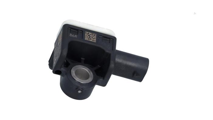 Airbag sensor from a BMW 2 serie (F22) 218i 1.5 TwinPower Turbo 12V 2020