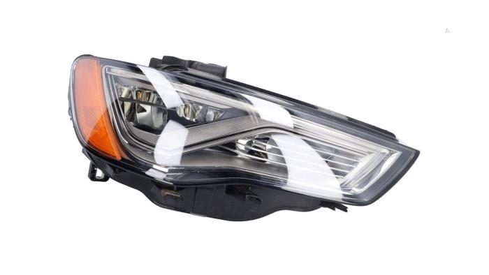 Używane Reflektor prawy Audi A3 Sportback (8VA/8VF) 1.4 TFSI 16V e-tron Cena € 895,00 Z VAT oferowane przez Automaterialen Ronald Morien B.V.