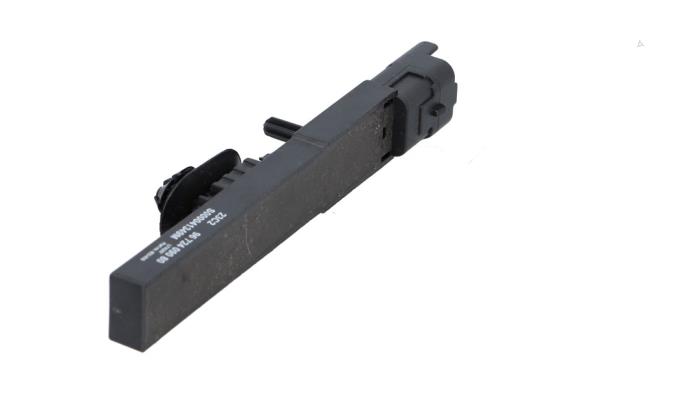 Używane Antena Citroen DS5 (KD/KF) 2.0 165 HYbrid4 16V Cena € 7,50 Procedura marży oferowane przez Automaterialen Ronald Morien B.V.
