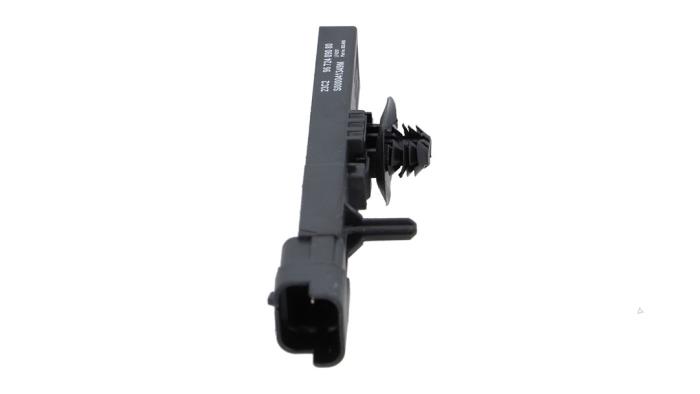 Używane Antena Citroen DS5 (KD/KF) 2.0 165 HYbrid4 16V Cena € 7,50 Procedura marży oferowane przez Automaterialen Ronald Morien B.V.