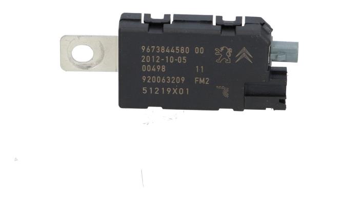 Używane Antena Citroen DS5 (KD/KF) 2.0 165 HYbrid4 16V Cena € 10,00 Procedura marży oferowane przez Automaterialen Ronald Morien B.V.