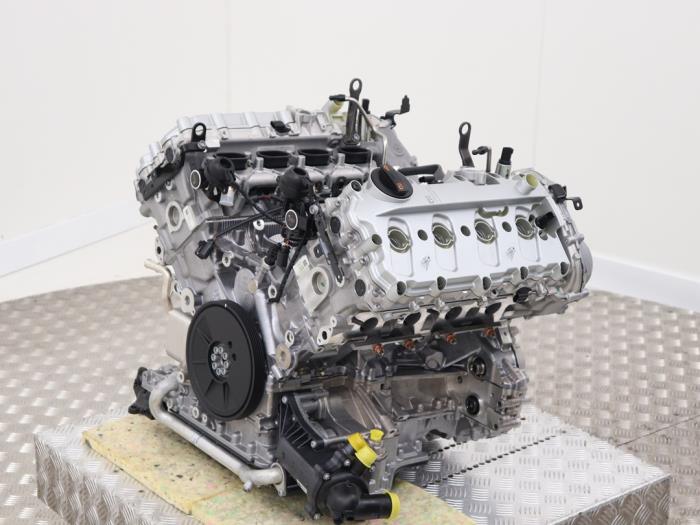 Engine from a Audi Q7 (4LB) 4.2 FSI V8 32V 2014