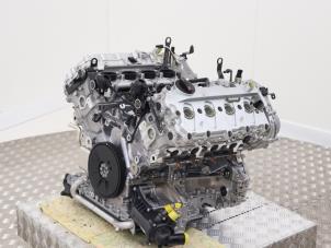 Engine from a Audi Q7 (4LB) 4.2 FSI V8 32V 2014