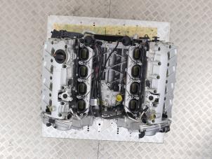 Engine from a Audi Q7 (4LB) 4.2 FSI V8 32V 2014