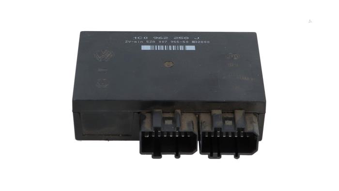 Used Body control computer Volkswagen Golf IV (1J1) 1.6 Price € 15,00 Margin scheme offered by Automaterialen Ronald Morien B.V.
