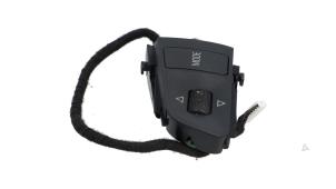 Usados Mando de radio volante Audi A4 (B7) 2.0 TDI 16V Precio € 35,00 Norma de margen ofrecido por Automaterialen Ronald Morien B.V.
