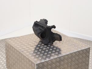 Usados Cuerpo de filtro de aire Opel Zafira Tourer (P12) 2.0 CDTI 16V 130 Ecotec Precio € 25,00 IVA incluido ofrecido por Automaterialen Ronald Morien B.V.