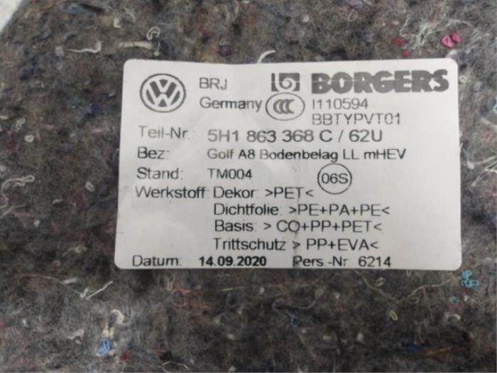 Fußbodenbelag van een Volkswagen Golf VIII (CD1) 1.5 eTSI 16V 2020