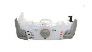 Usados Panel de control de calefacción Citroen C1 1.0 12V Precio € 25,00 Norma de margen ofrecido por Automaterialen Ronald Morien B.V.